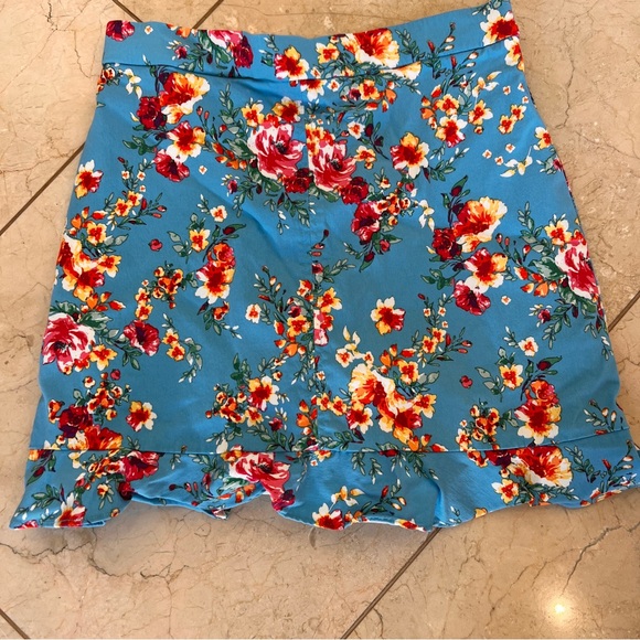 Colorful ruffle bottomed skirt w/ shorts built in Size Medium, lots of stretch. - Picture 3 of 6